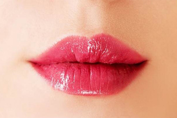 ژل لب مدل سوتی